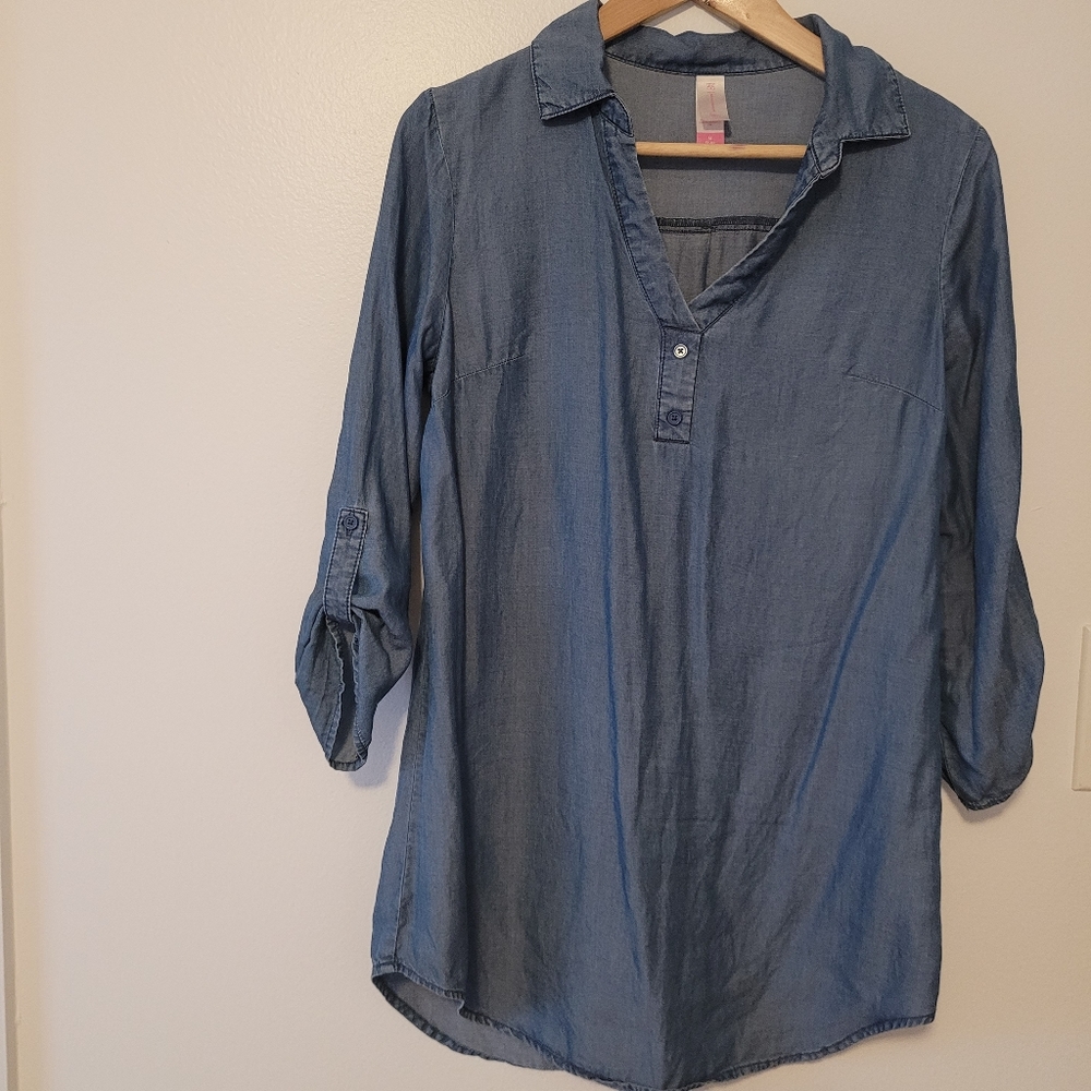 NO BOUNDARIES DENIM V-NECK CHAMBRAY TUNIC